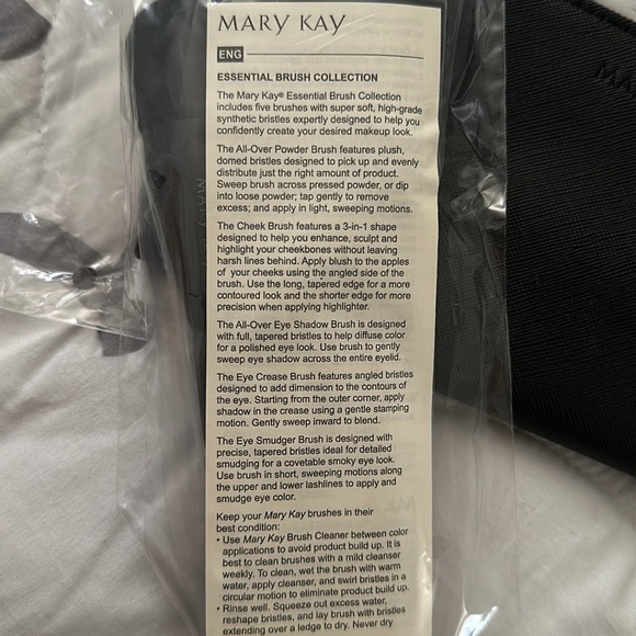 Mary Kay Essential Makeup Brush Collection ✨NWT✨ - Picture 4 of 5